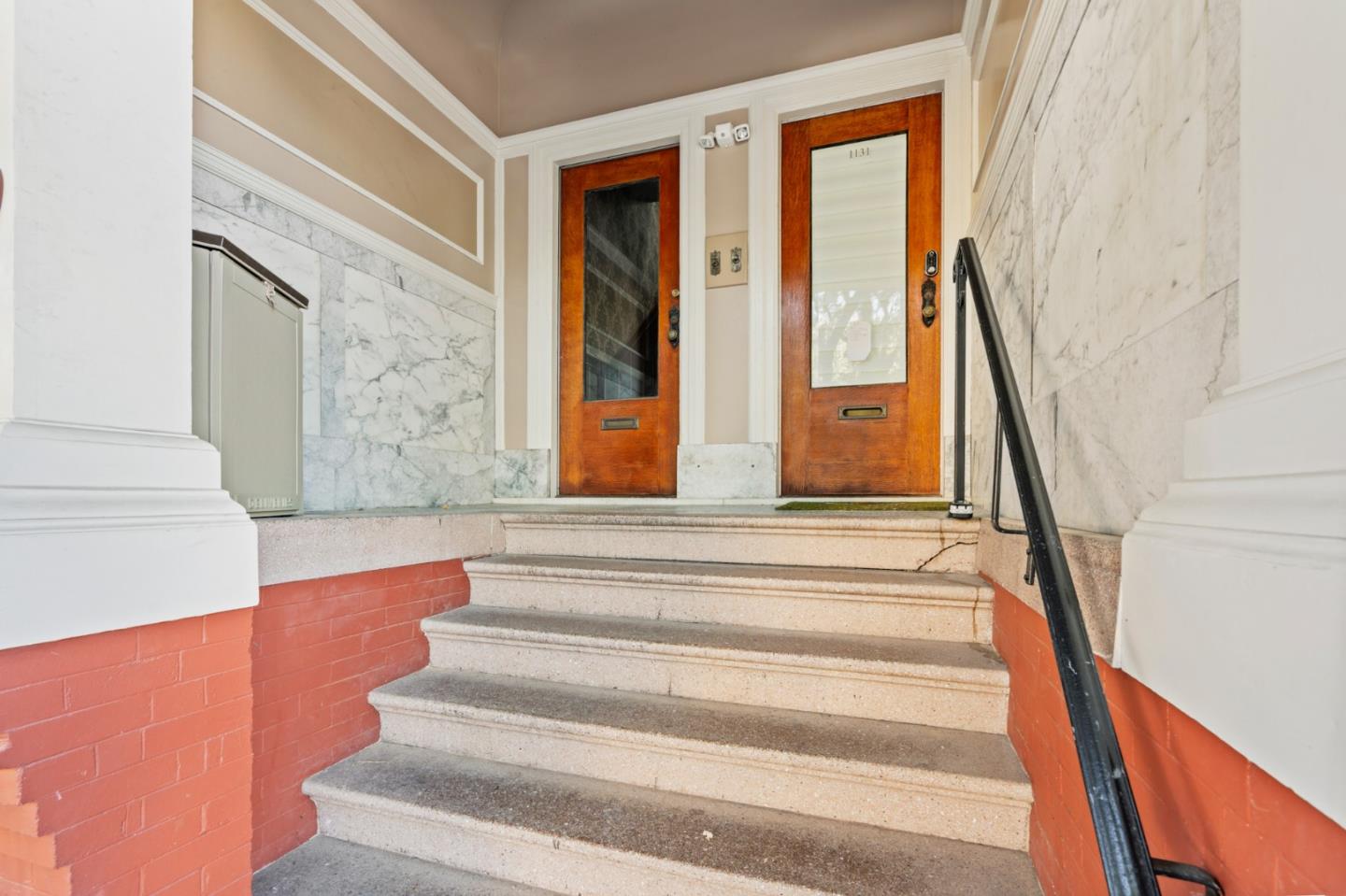 1129-1131 Broderick St