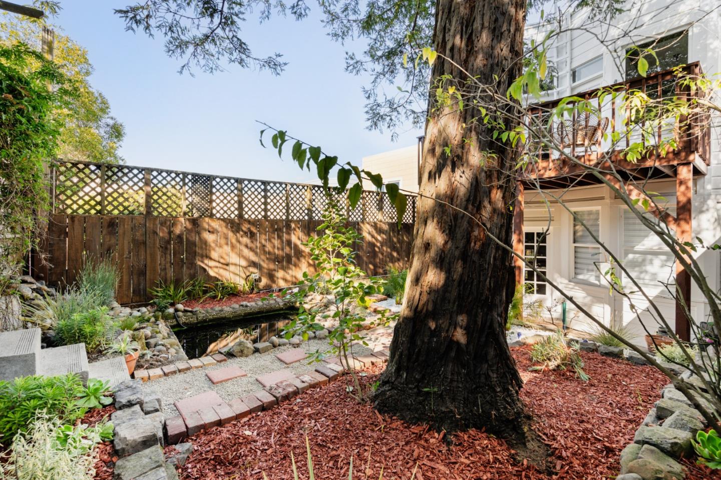 1129-1131 Broderick St