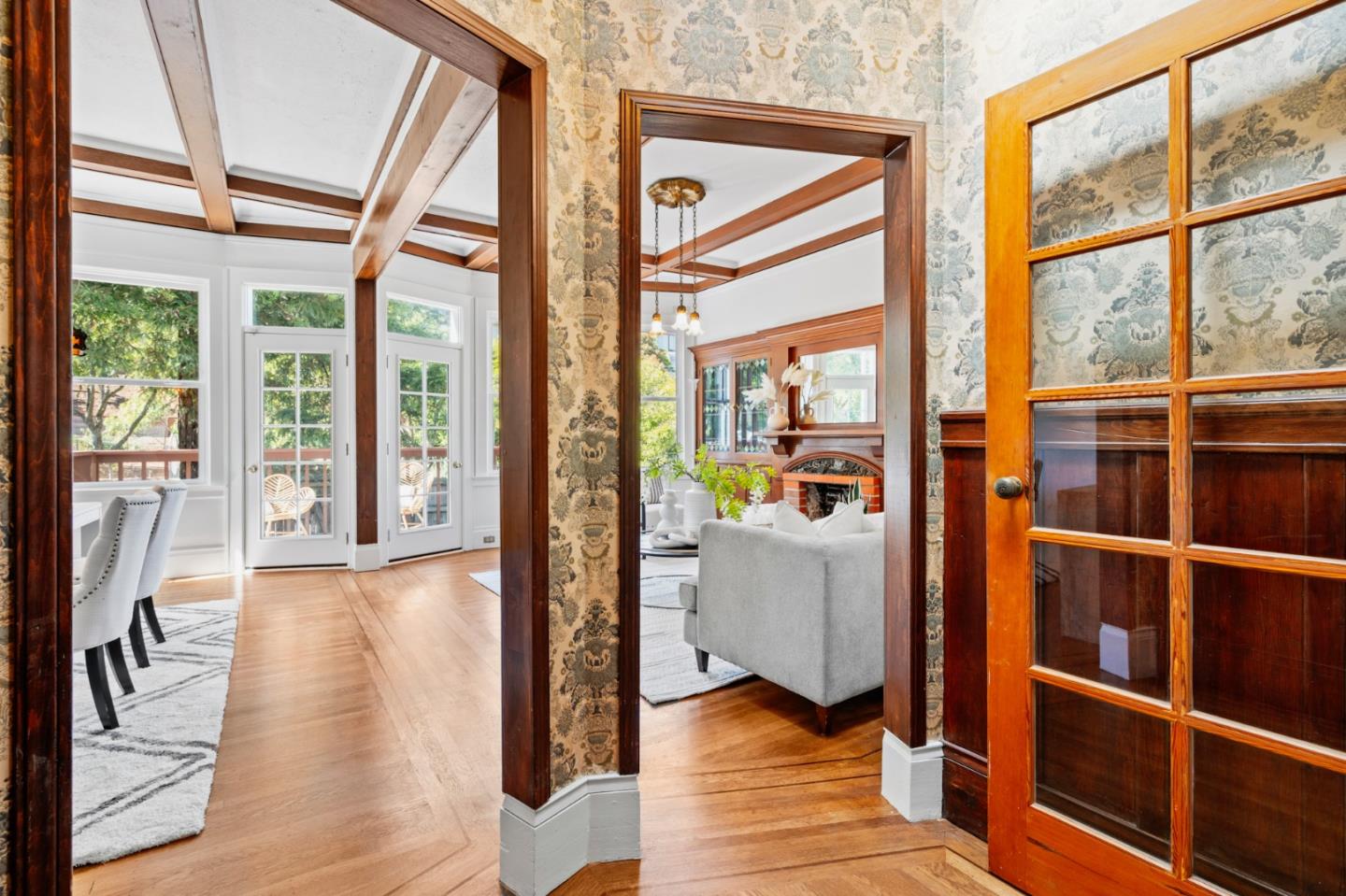 1129-1131 Broderick St