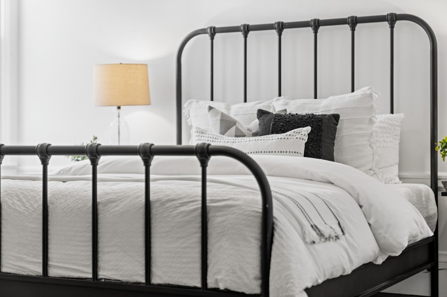 1129-1131 Broderick St