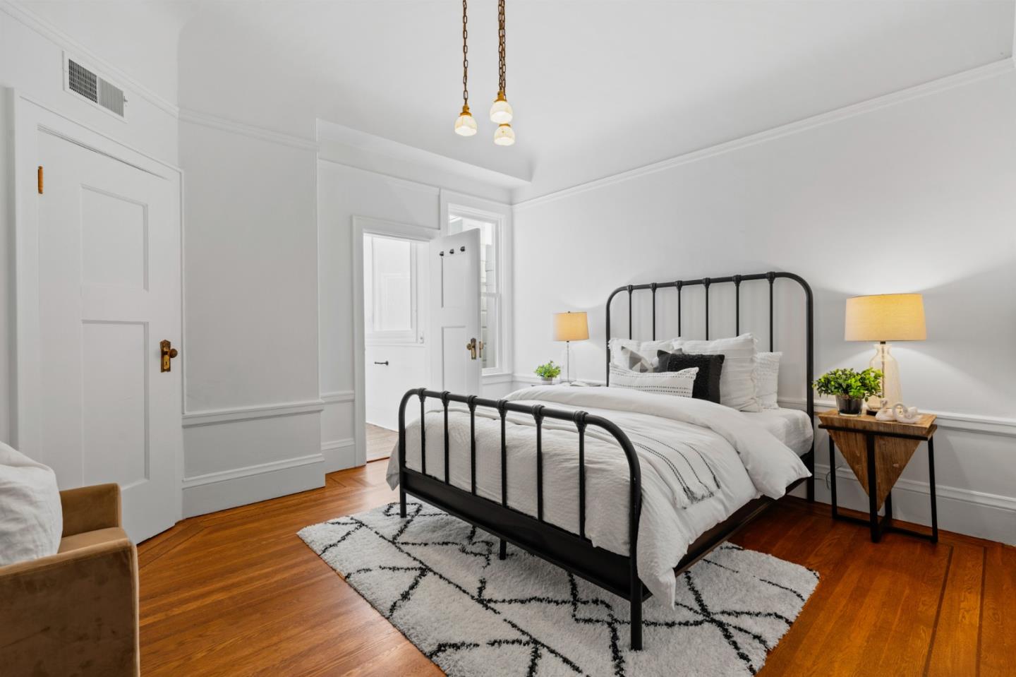 1129-1131 Broderick St