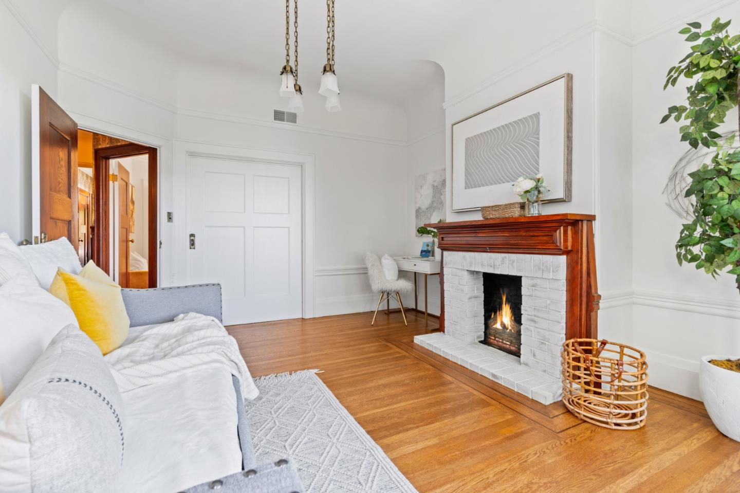 1129-1131 Broderick St