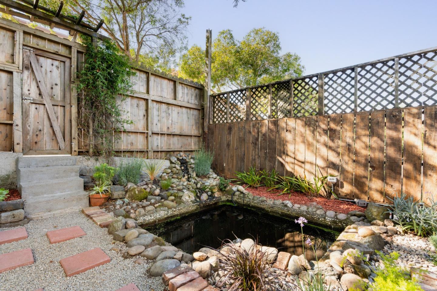 1129-1131 Broderick St