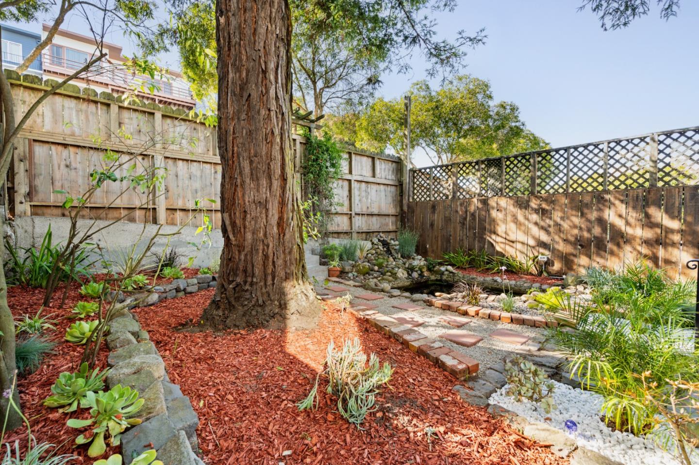 1129-1131 Broderick St