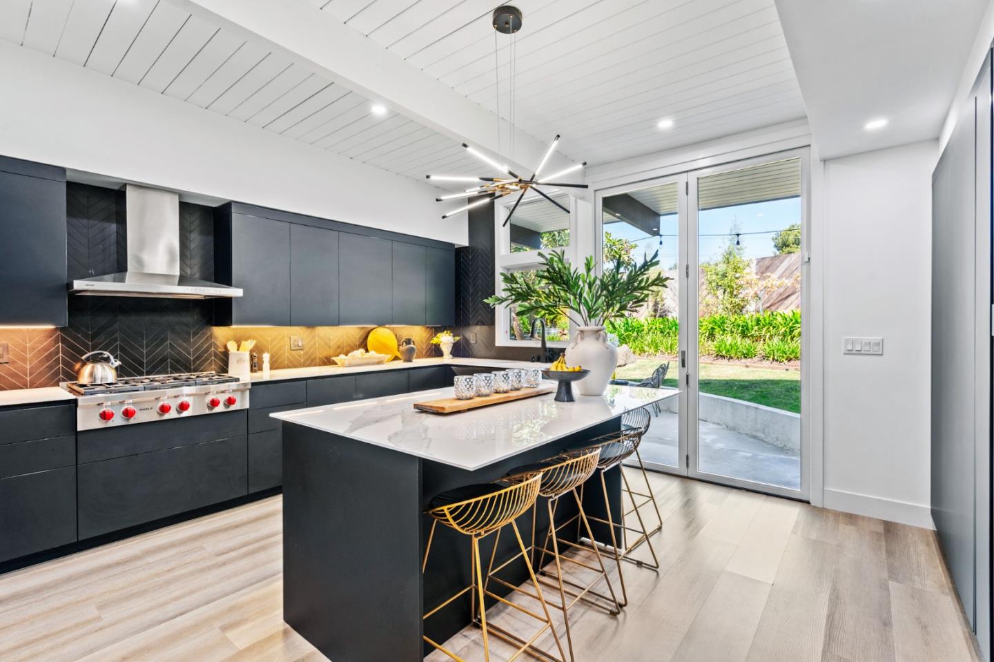 3433 Kenneth Dr