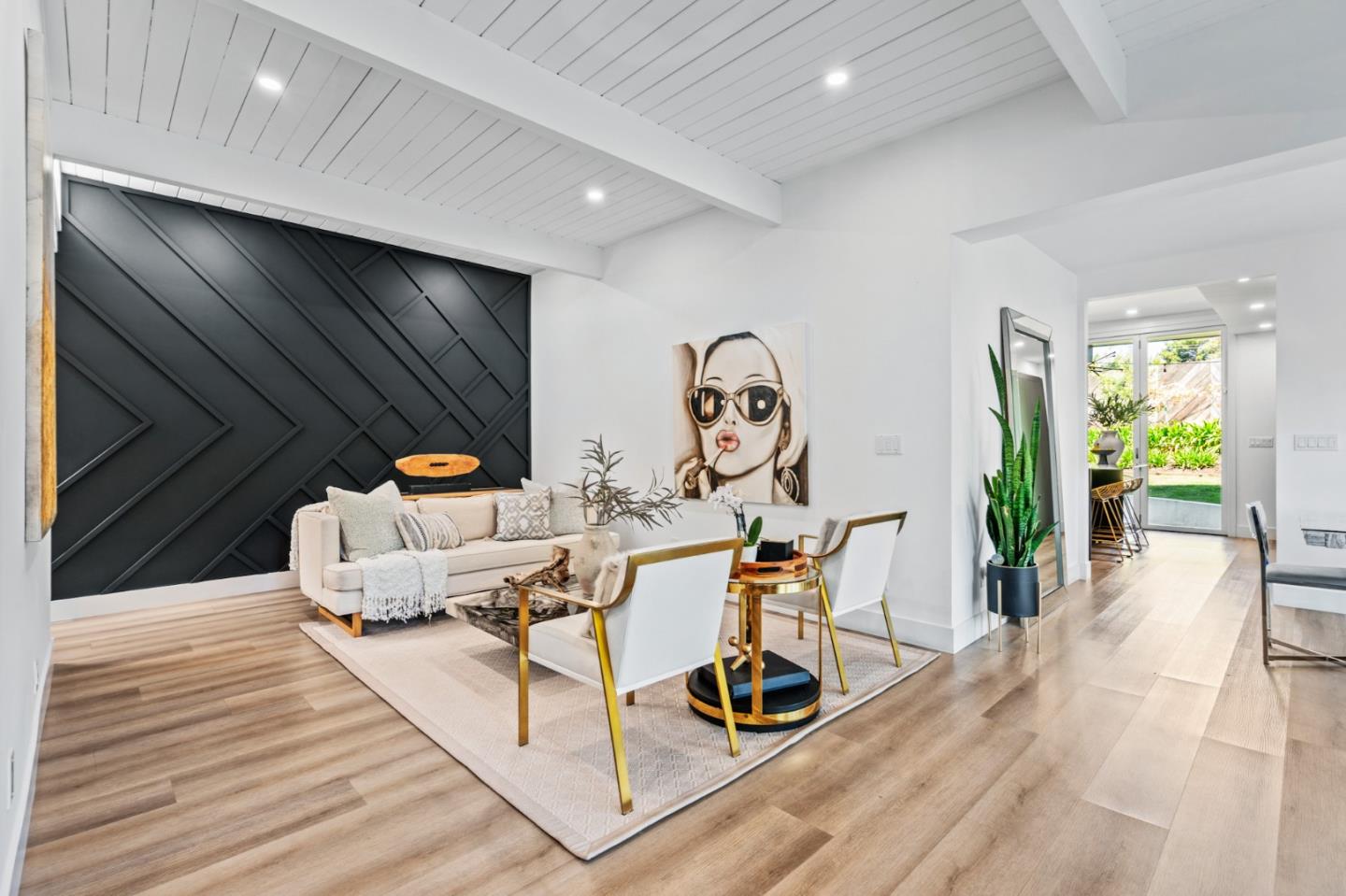 3433 Kenneth Dr