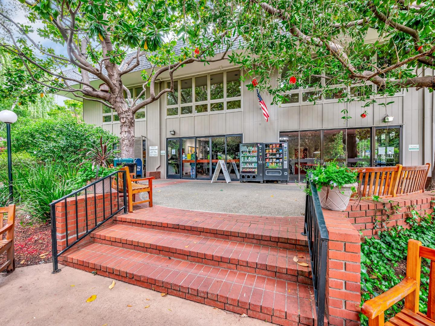 6209 Shelter Creek Ln