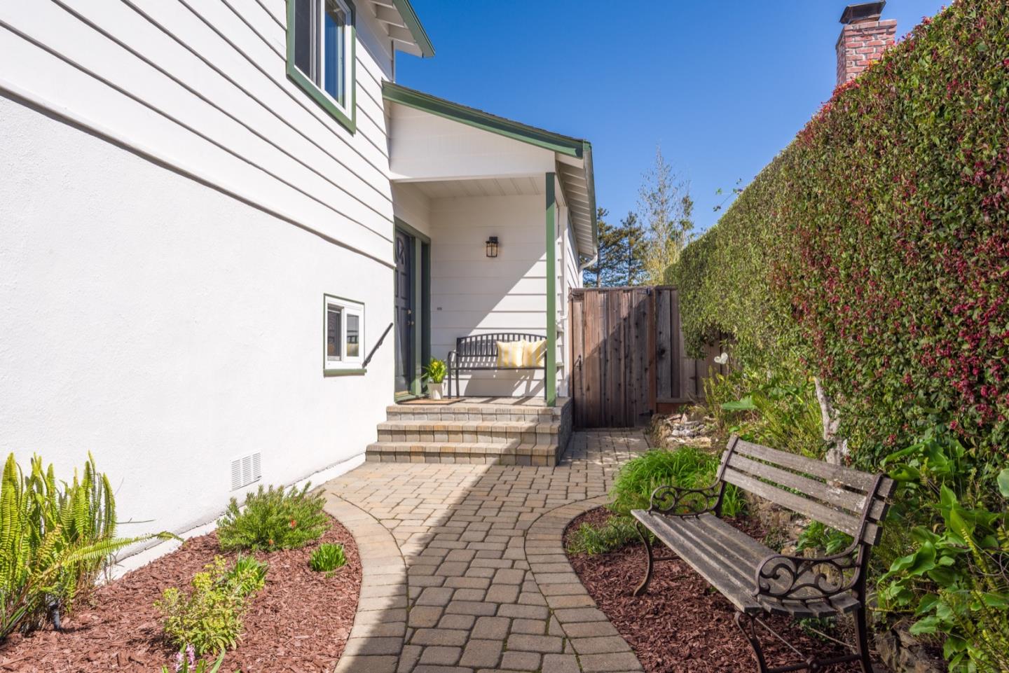 3424 HILLCREST DR