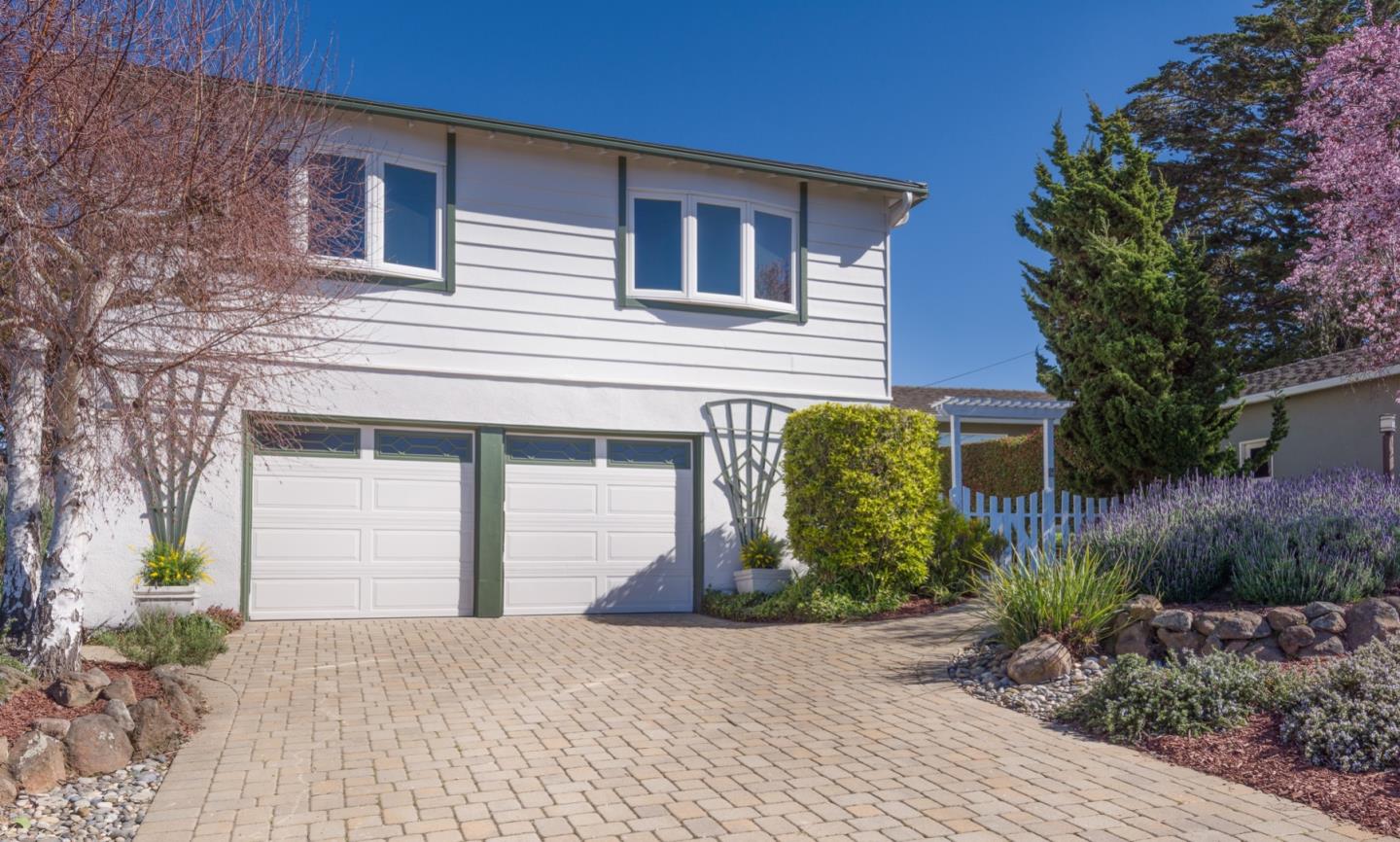 3424 HILLCREST DR