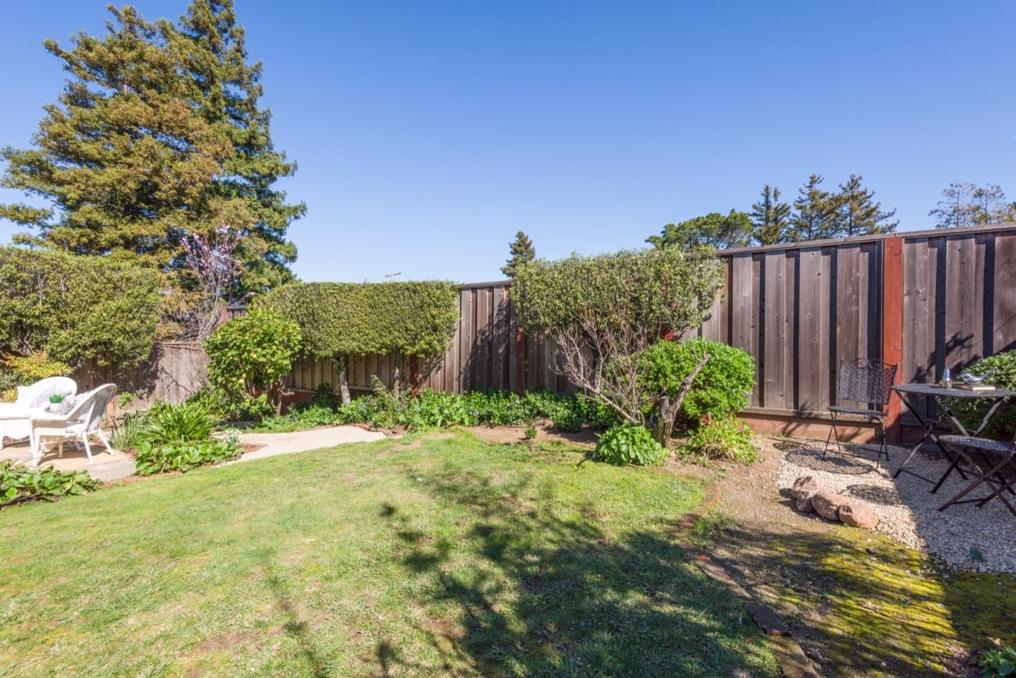 3424 HILLCREST DR