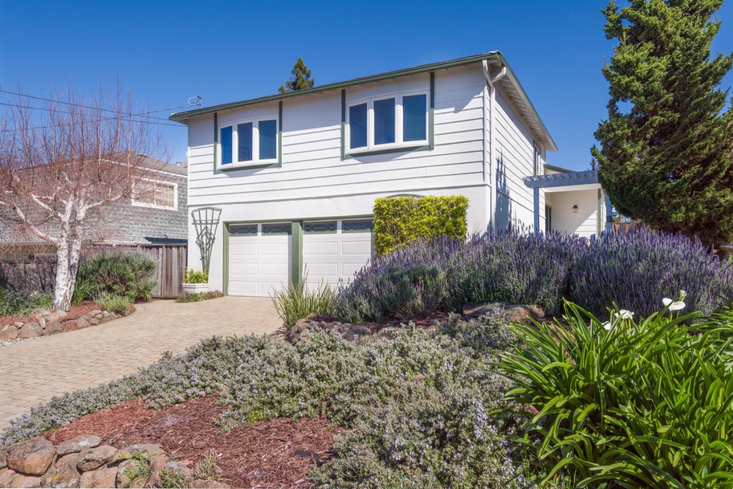 3424 HILLCREST DR
