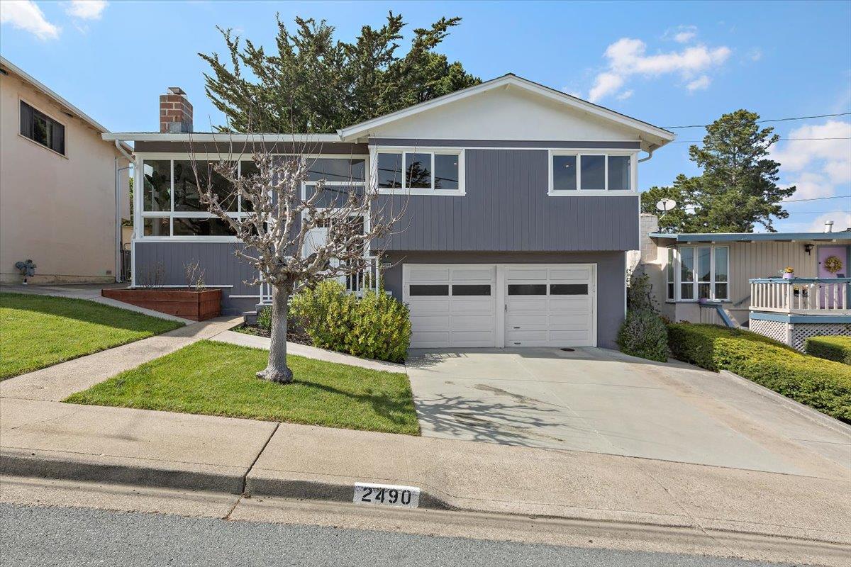 2490 Rosewood DR