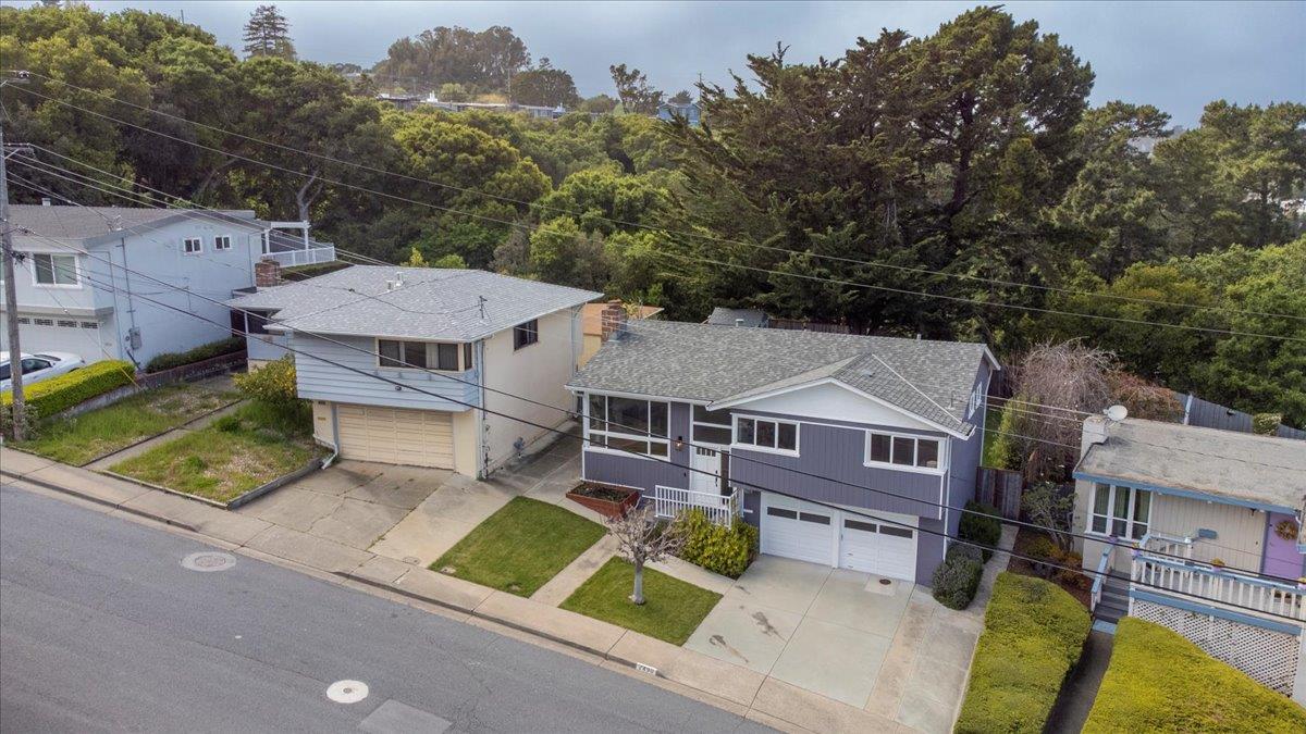 2490 Rosewood DR