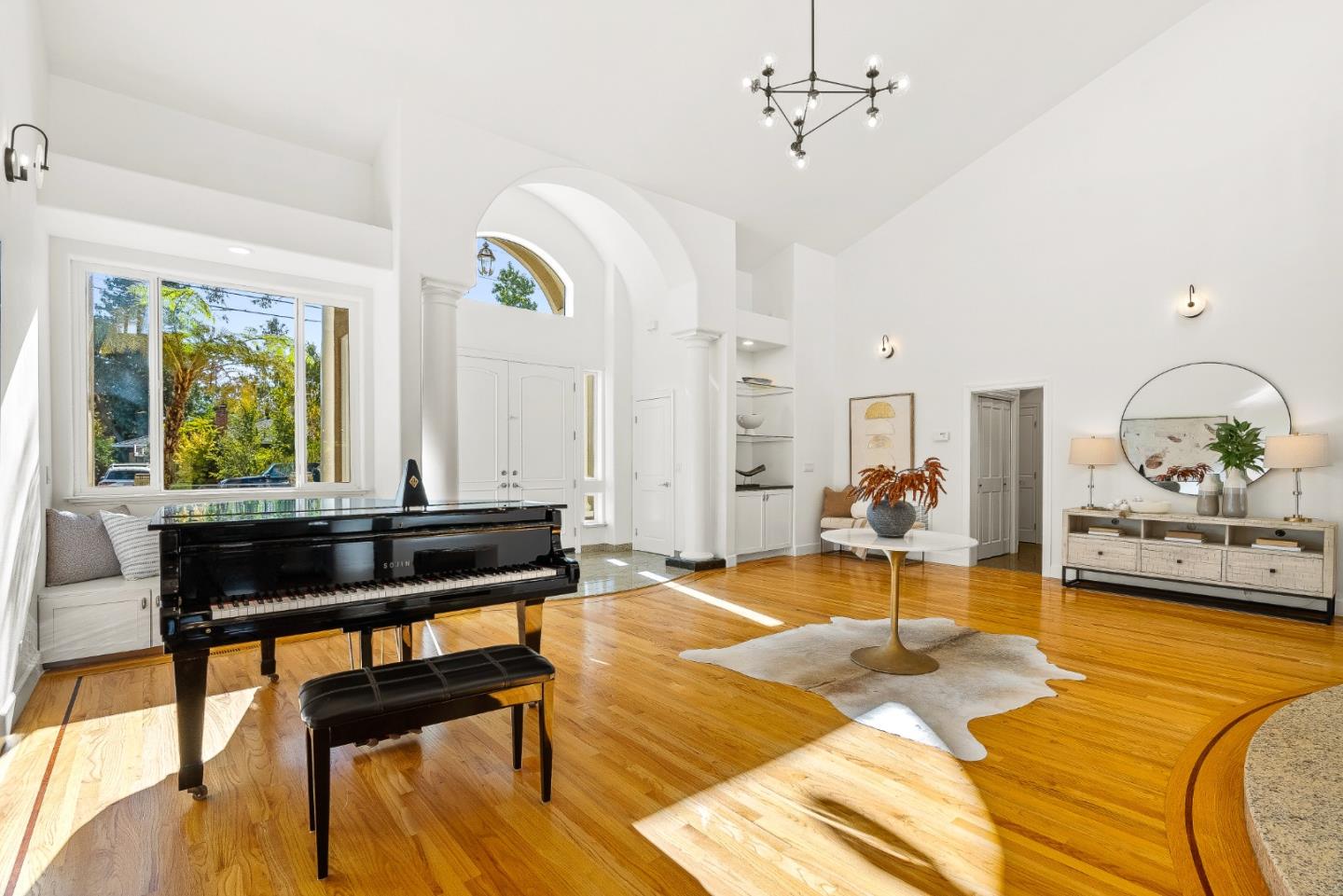 325 East Oakwood Boulevard