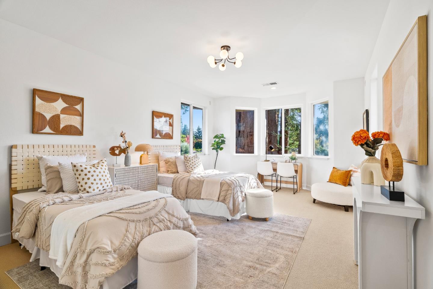 325 East Oakwood Boulevard