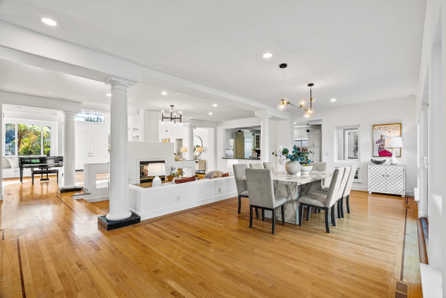 325 East Oakwood Boulevard