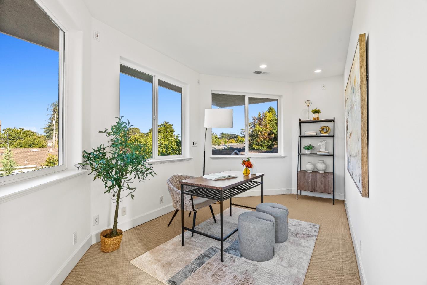 325 East Oakwood Boulevard