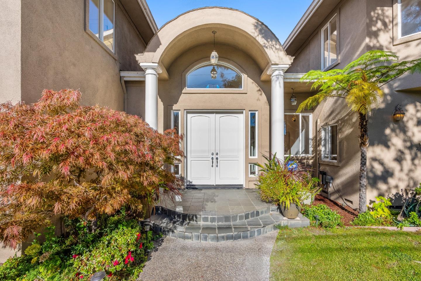 325 East Oakwood Boulevard