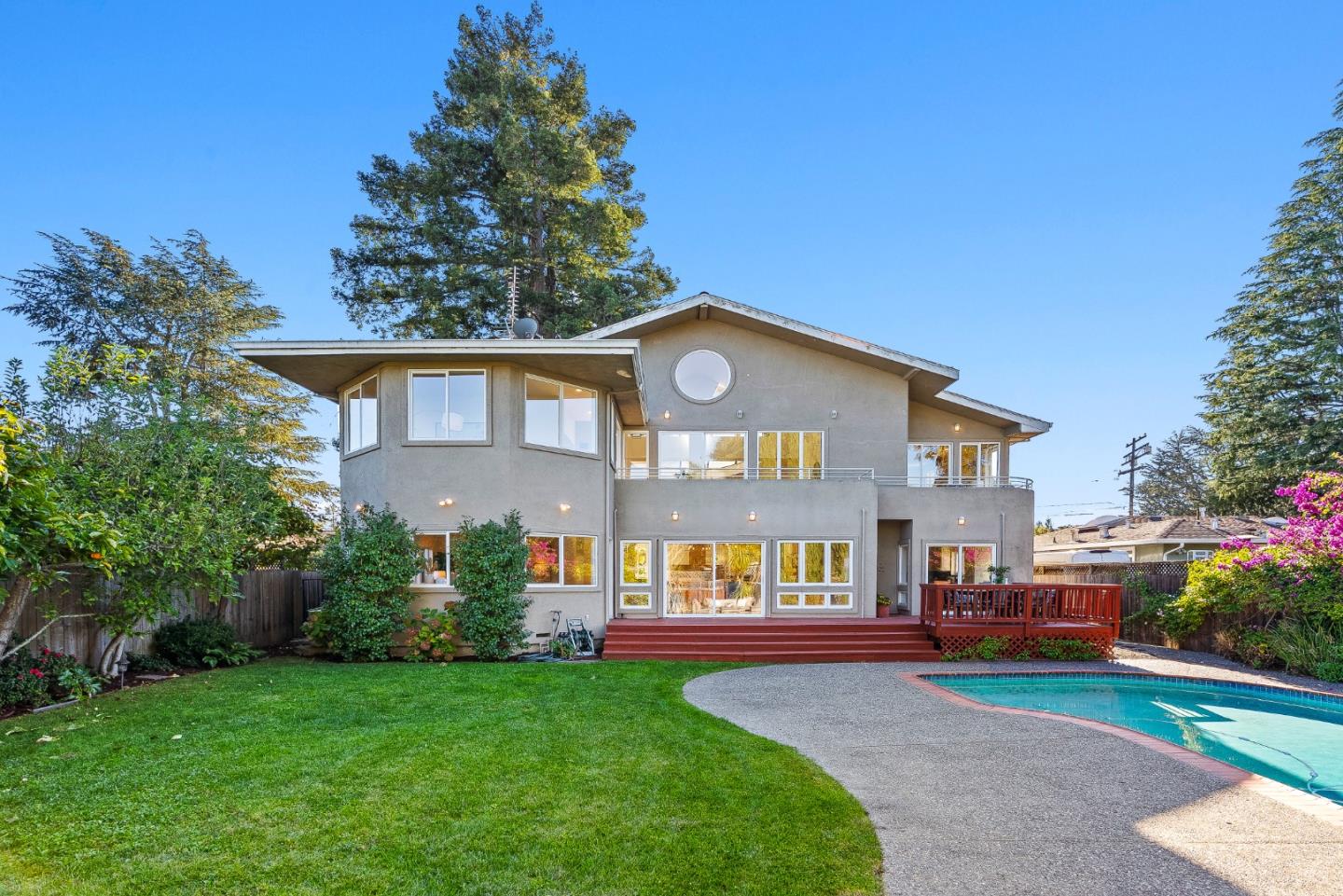 325 East Oakwood Boulevard