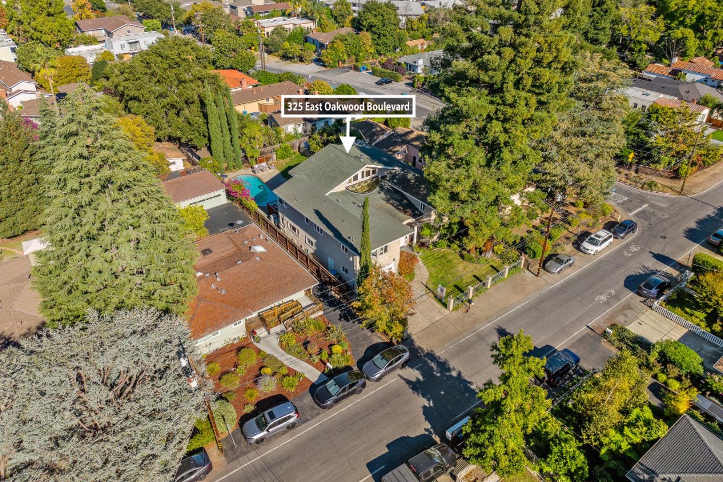 325 East Oakwood Boulevard