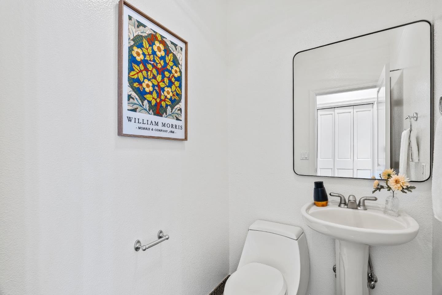 325 East Oakwood Boulevard