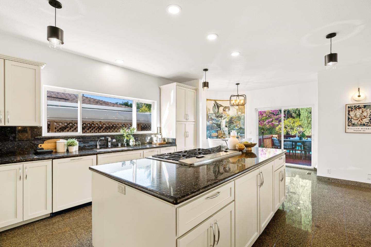 325 East Oakwood Boulevard