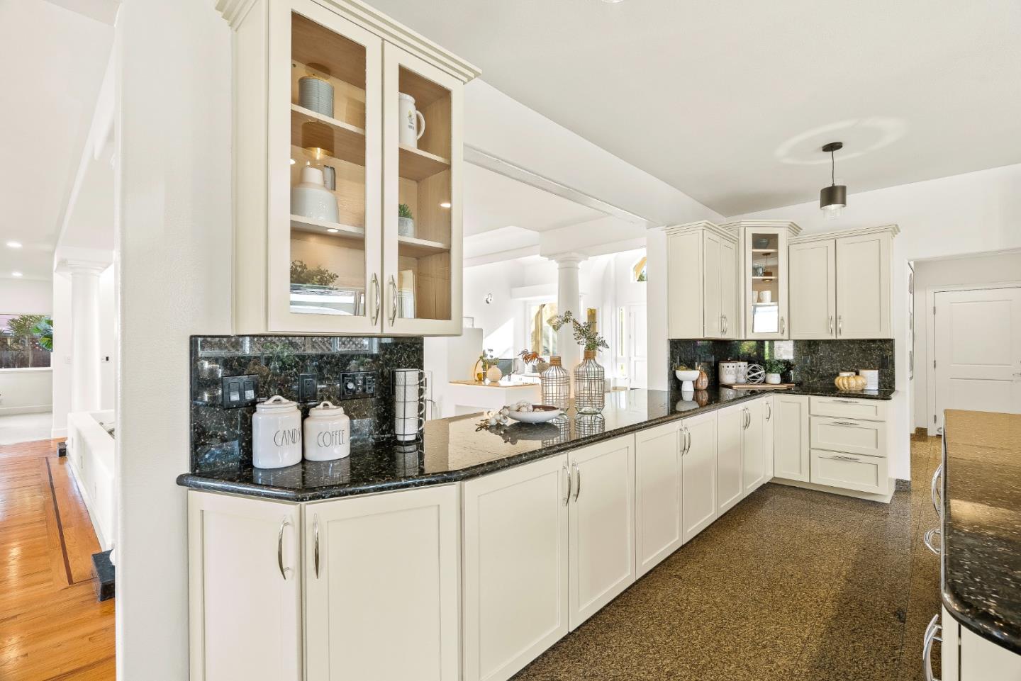 325 East Oakwood Boulevard