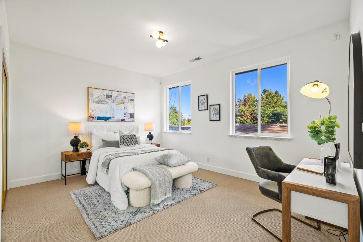 325 East Oakwood Boulevard