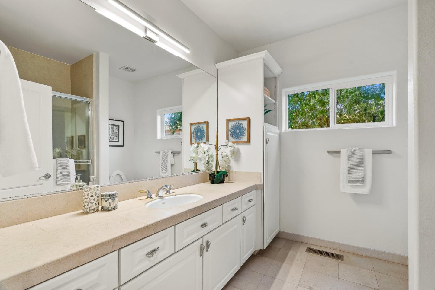 325 East Oakwood Boulevard