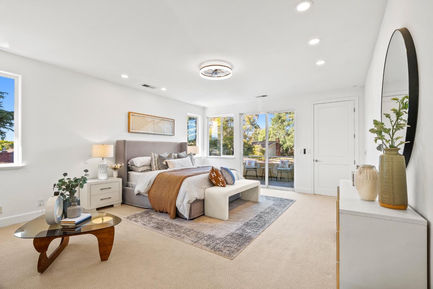 325 East Oakwood Boulevard