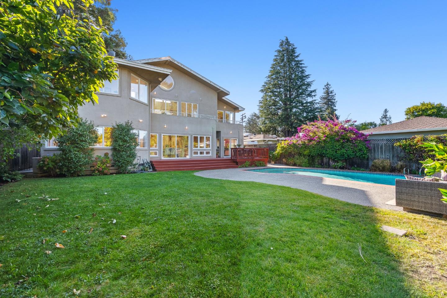 325 East Oakwood Boulevard