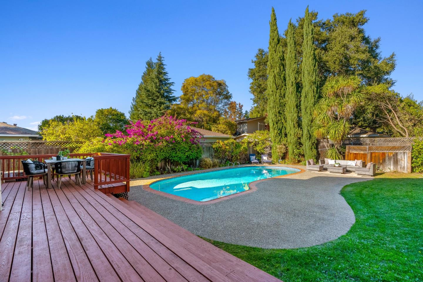 325 East Oakwood Boulevard