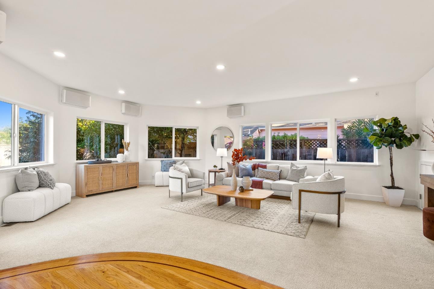 325 East Oakwood Boulevard