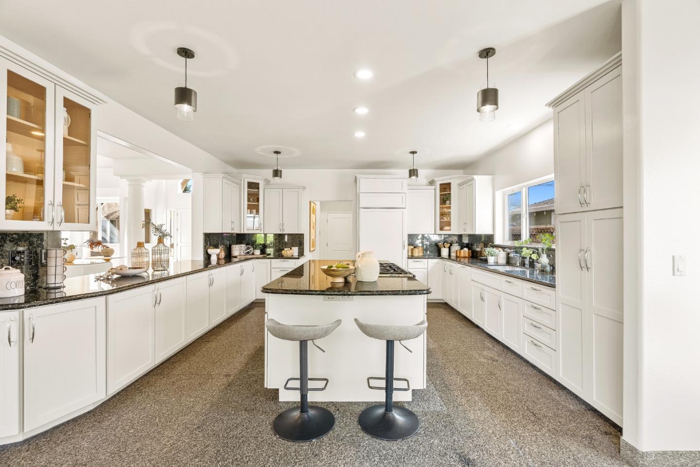 325 East Oakwood Boulevard