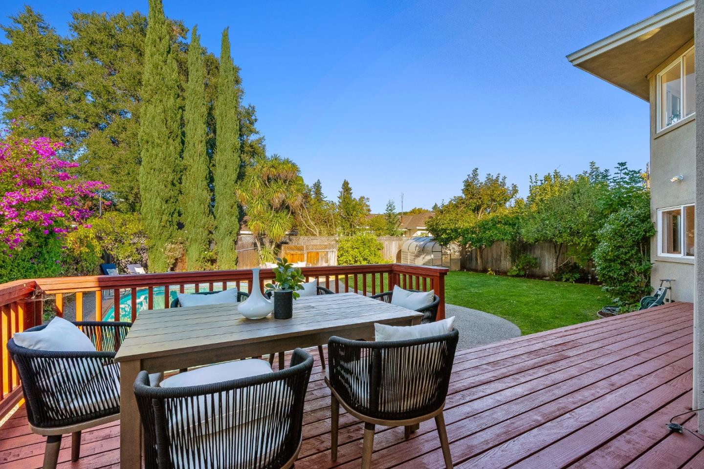 325 East Oakwood Boulevard