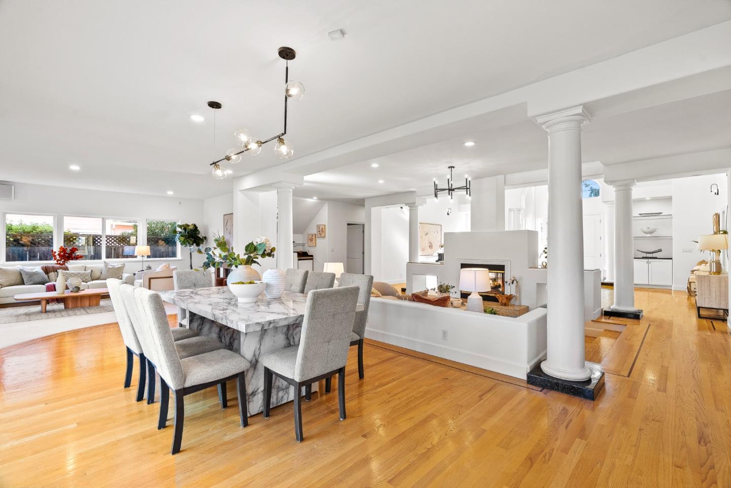 325 East Oakwood Boulevard