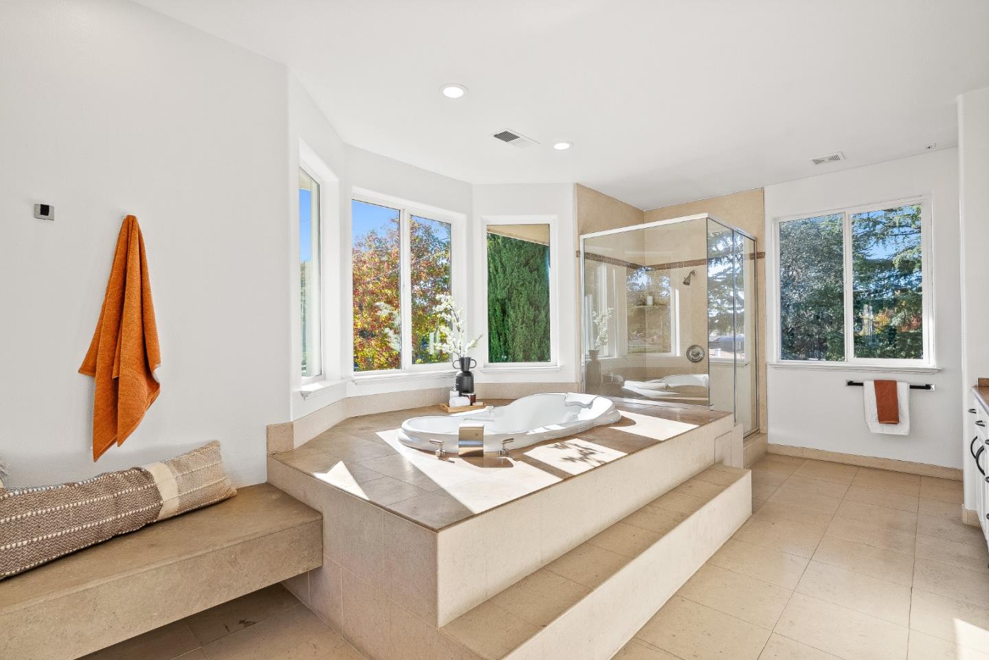 325 East Oakwood Boulevard