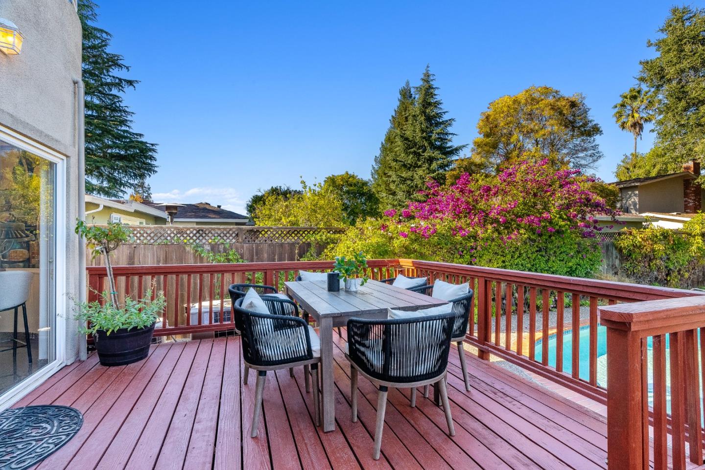 325 East Oakwood Boulevard