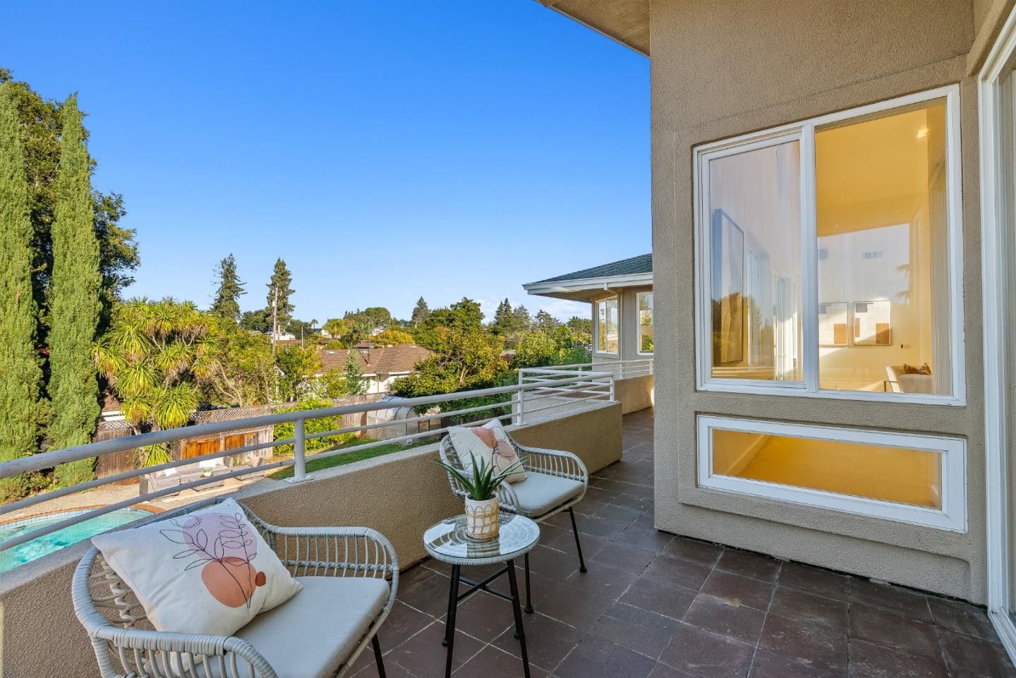 325 East Oakwood Boulevard