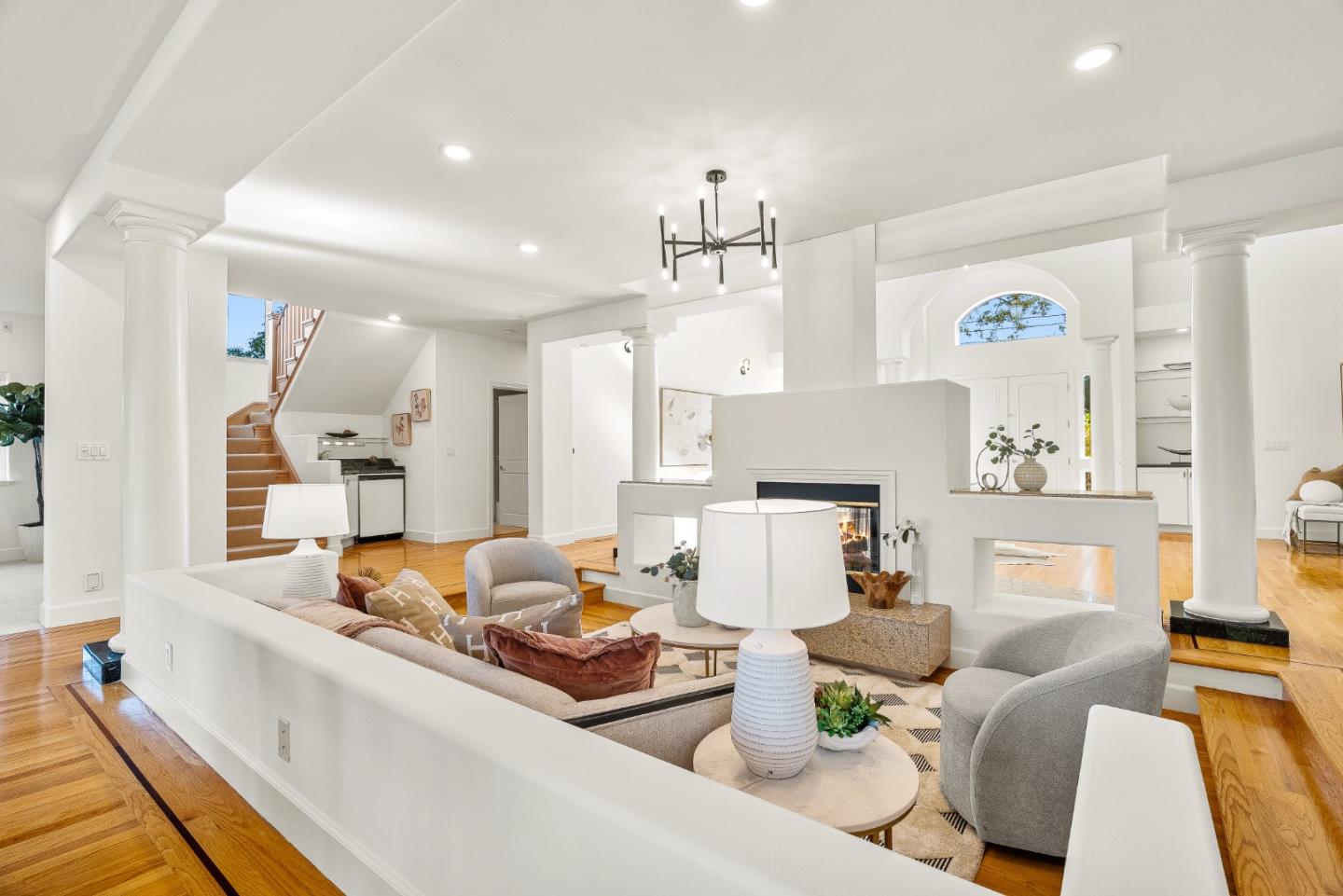 325 East Oakwood Boulevard