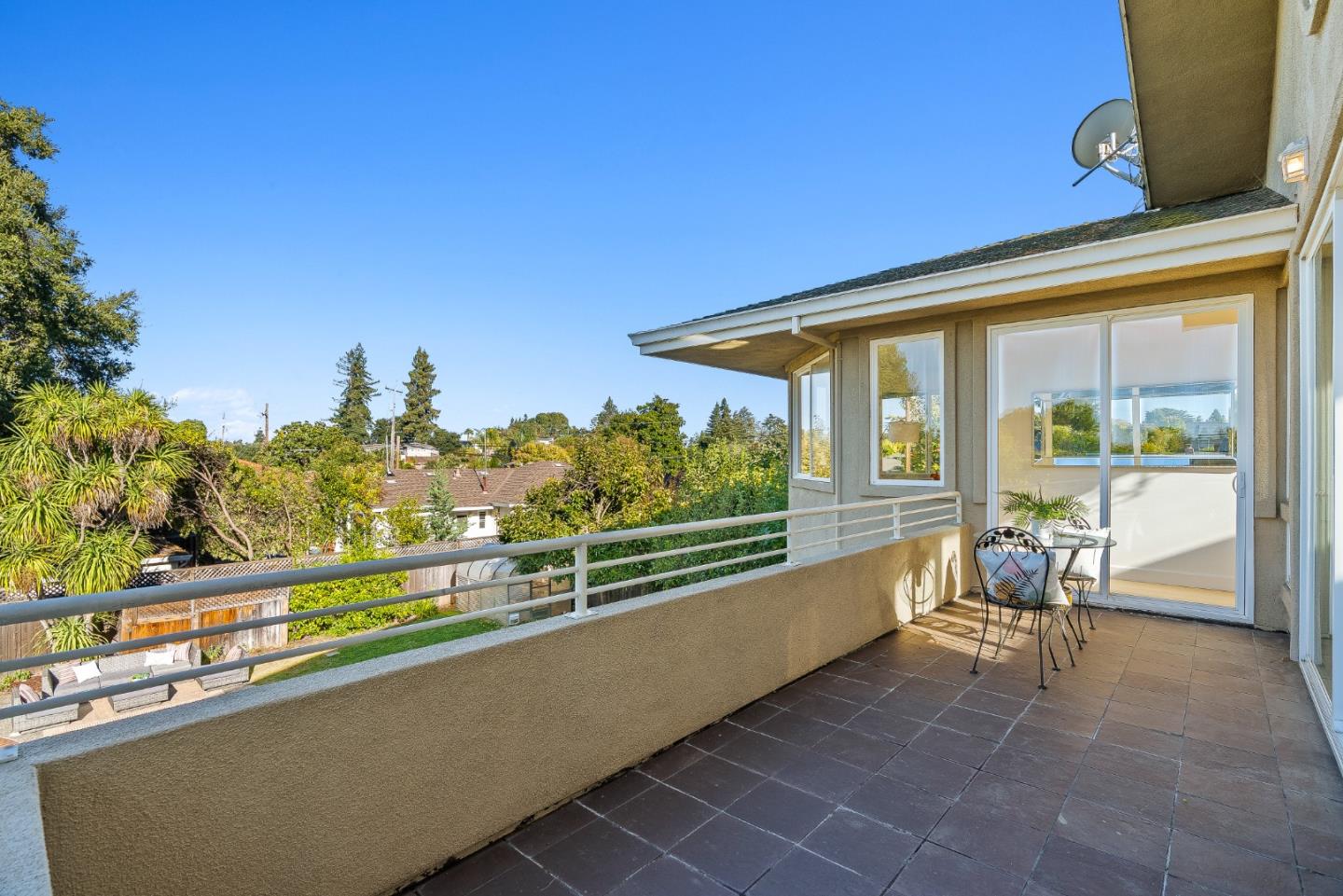 325 East Oakwood Boulevard