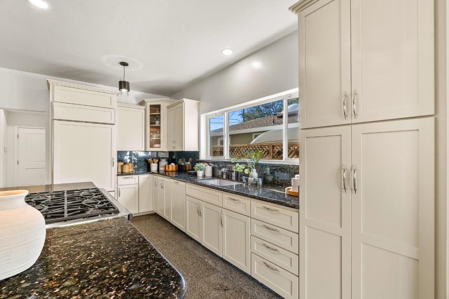 325 East Oakwood Boulevard