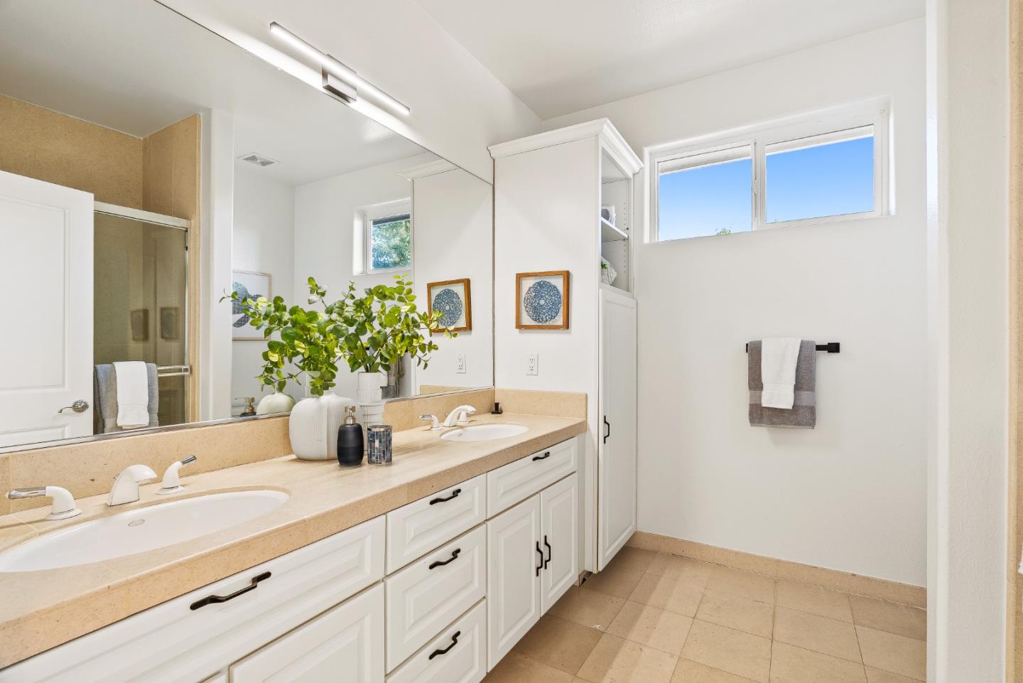 325 East Oakwood Boulevard