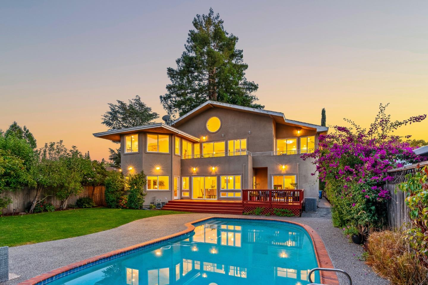 325 East Oakwood Boulevard