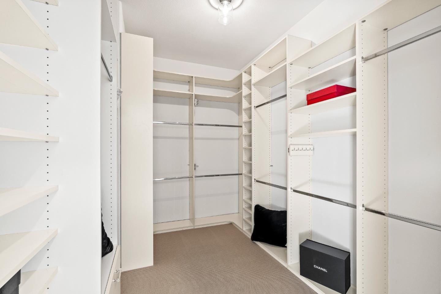 325 East Oakwood Boulevard