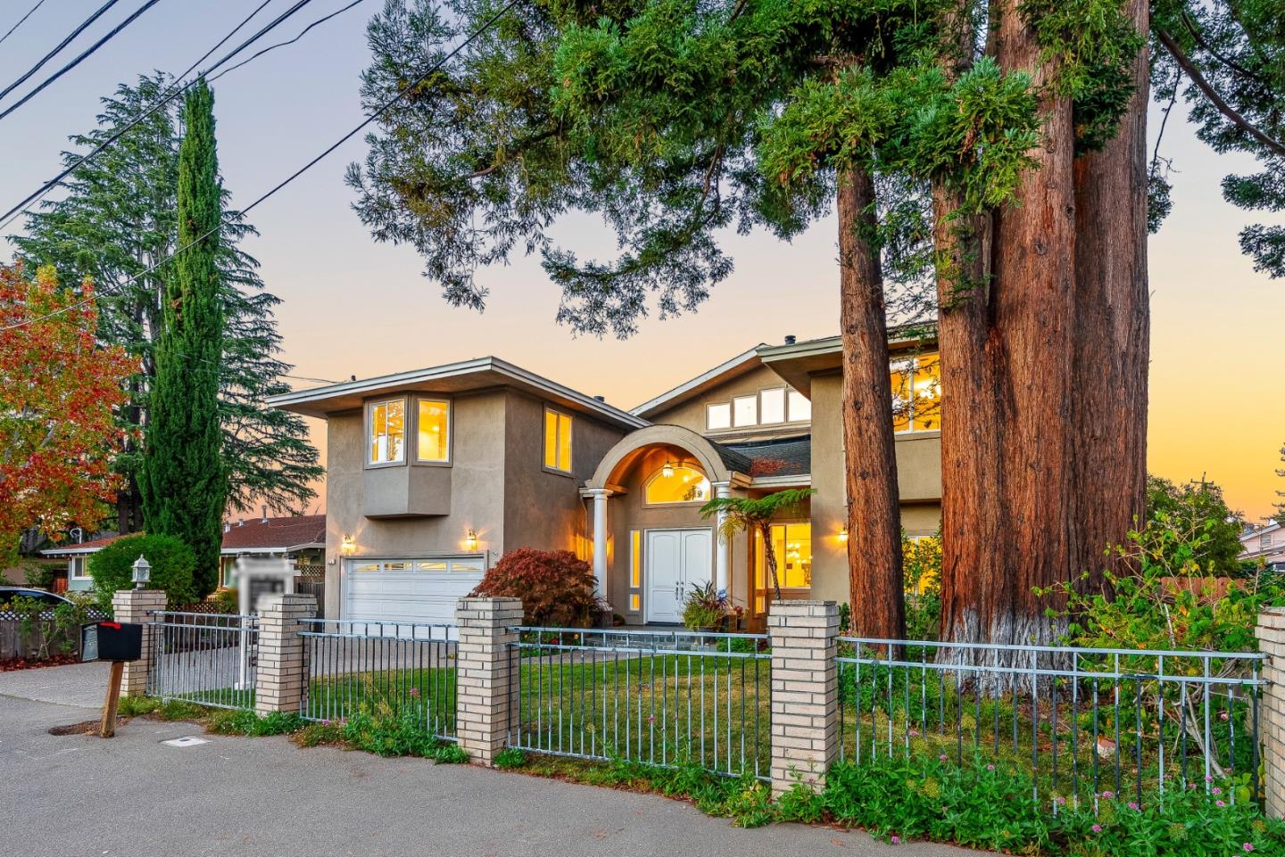 325 East Oakwood Boulevard