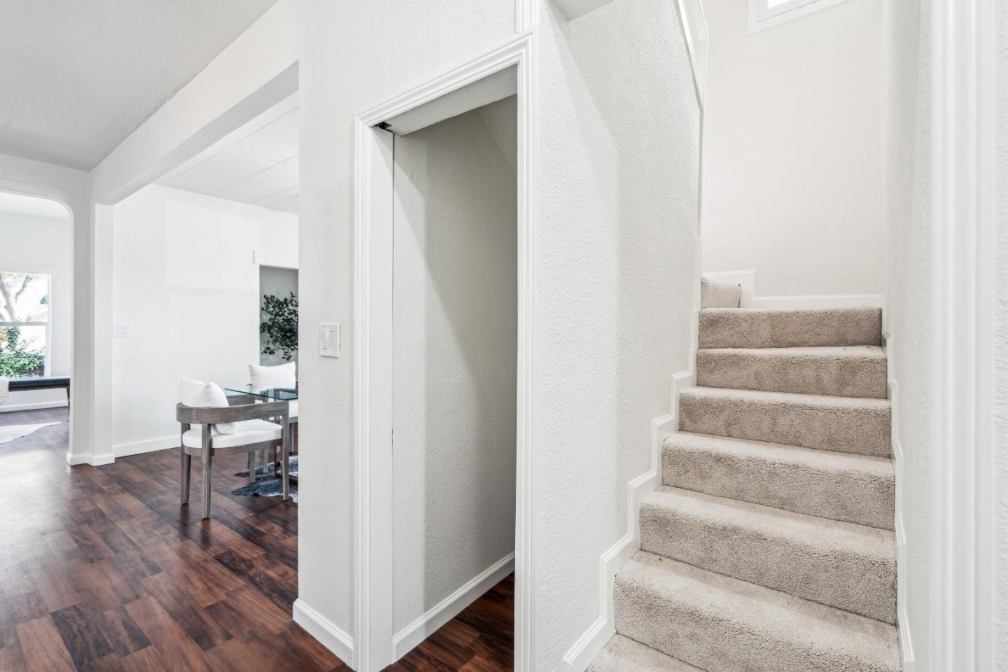 1529 Sanborn AVE