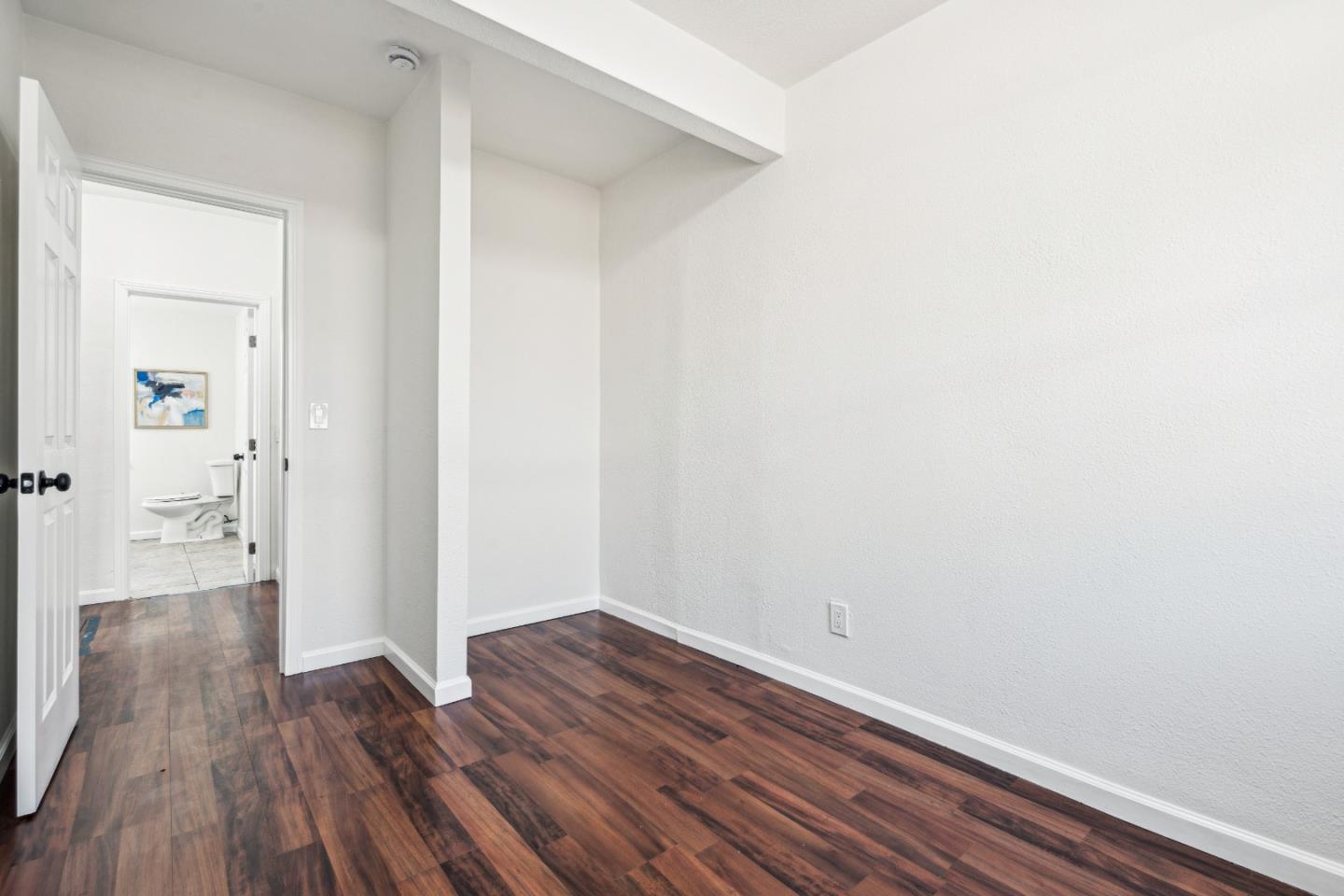 1529 Sanborn AVE