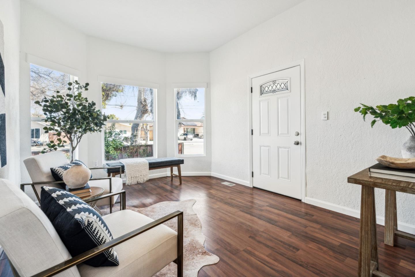 1529 Sanborn AVE