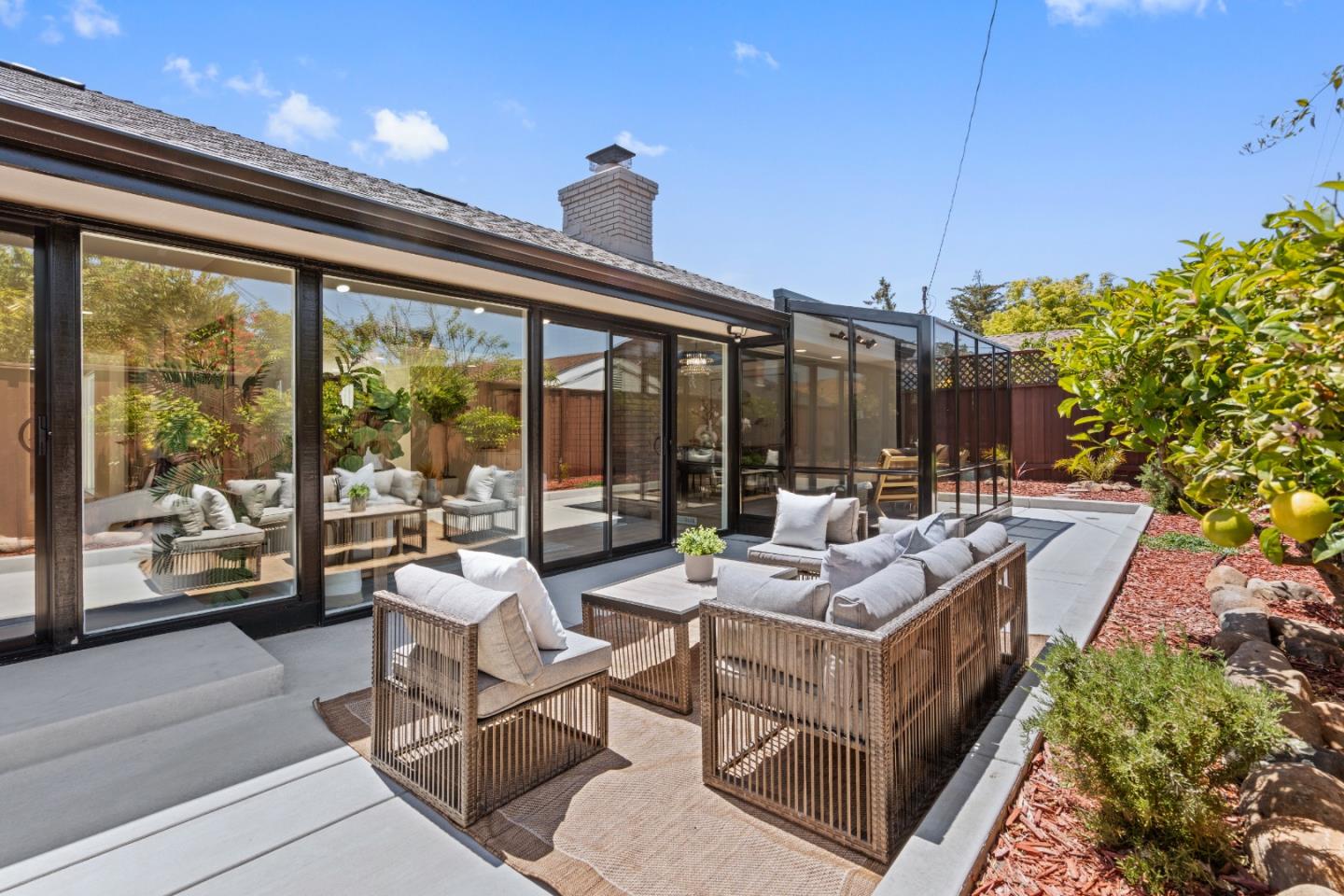 8 Claremont Court